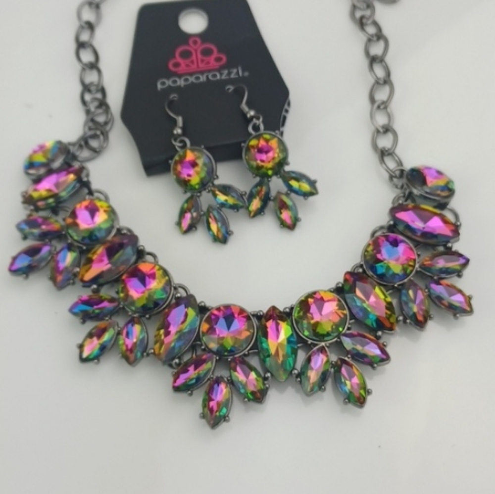 Gorgeous Crystal Like Multifaceted Oil Spill Iridescent Necklace & Earrings